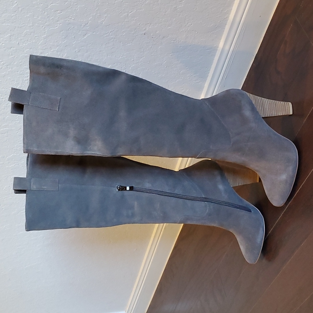 NIB Dronas Suede Boots